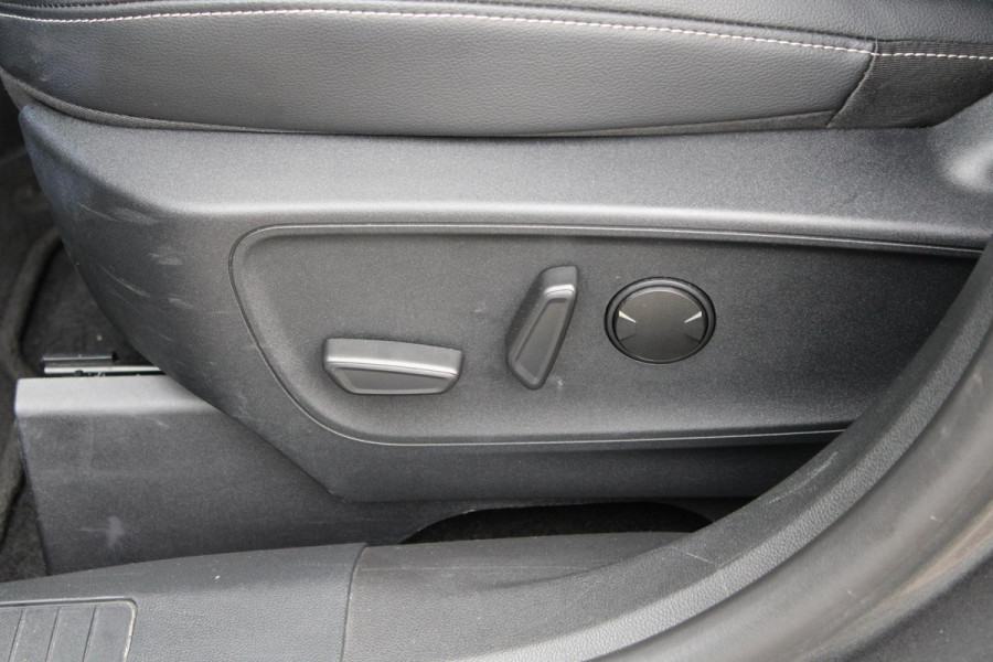 Ford Kuga 2.5 PHEV Titanium X |SCI|225pk | Winterpack | Elek. Achterklep | B&O Play | Half Leder | Michelin Cross Climate | 1.500kg Trekgewicht