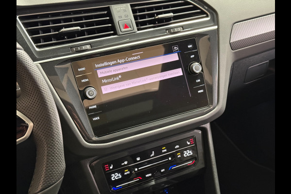 Volkswagen Tiguan 1.5 TSI Elegance | R line | Pano | Trekhaak | Stoel/Stuurverwarming | Carplay | Camera | Led