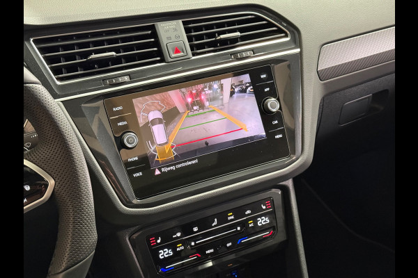 Volkswagen Tiguan 1.5 TSI Elegance | R line | Pano | Trekhaak | Stoel/Stuurverwarming | Carplay | Camera | Led