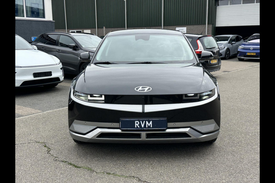 Hyundai IONIQ 5 Lounge 73kWh VAN: 30.900,- VOOR: 28.877,- UW LENTEVOORDEEL: 2.023,- | 100% SOH | AFNEEMBARE TREKHAAK| STOELVERWARMING + VENTILATIE| 360 CAMERA| HEAD-UP DISPLAY| ZONNEPANELENDAK |