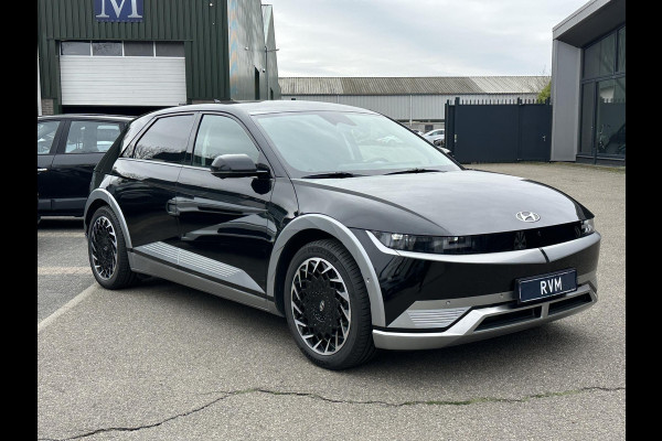 Hyundai IONIQ 5 Lounge 73kWh VAN: 30.900,- VOOR: 28.877,- UW LENTEVOORDEEL: 2.023,- | 100% SOH | AFNEEMBARE TREKHAAK| STOELVERWARMING + VENTILATIE| 360 CAMERA| HEAD-UP DISPLAY| ZONNEPANELENDAK |