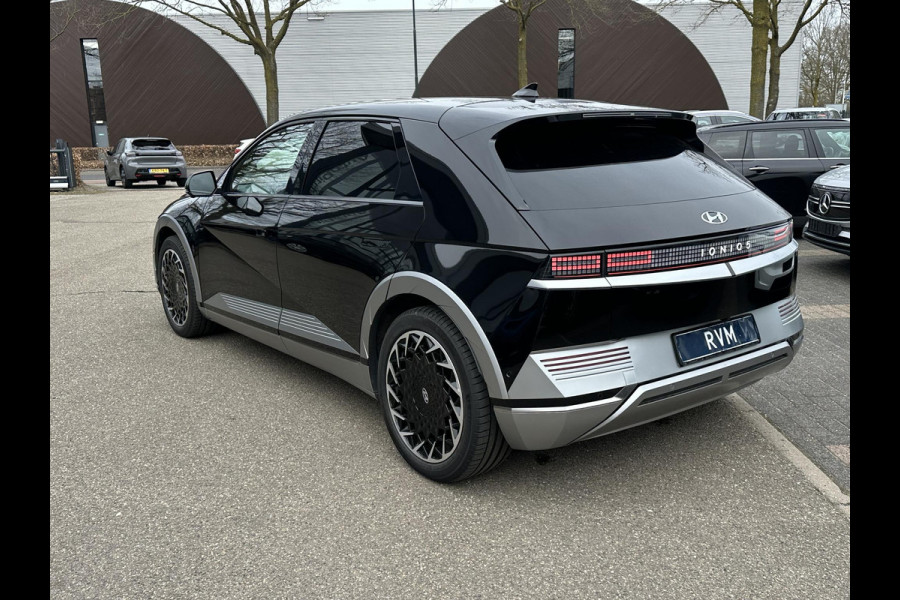 Hyundai IONIQ 5 Lounge 73kWh VAN: 30.900,- VOOR: 28.877,- UW LENTEVOORDEEL: 2.023,- | 100% SOH | AFNEEMBARE TREKHAAK| STOELVERWARMING + VENTILATIE| 360 CAMERA| HEAD-UP DISPLAY| ZONNEPANELENDAK |