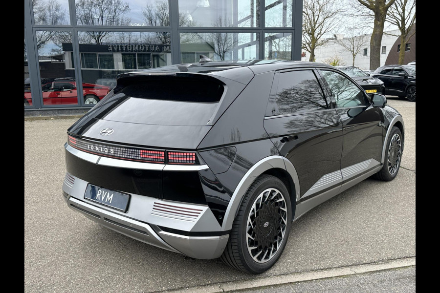 Hyundai IONIQ 5 Lounge 73kWh VAN: 30.900,- VOOR: 28.877,- UW LENTEVOORDEEL: 2.023,- | 100% SOH | AFNEEMBARE TREKHAAK| STOELVERWARMING + VENTILATIE| 360 CAMERA| HEAD-UP DISPLAY| ZONNEPANELENDAK |