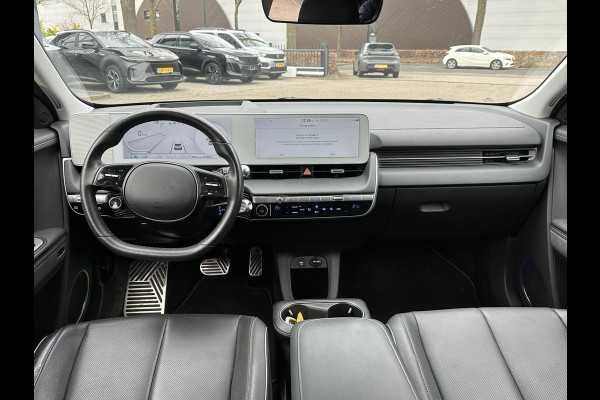 Hyundai IONIQ 5 Lounge 73kWh VAN: 30.900,- VOOR: 28.877,- UW LENTEVOORDEEL: 2.023,- | 100% SOH | AFNEEMBARE TREKHAAK| STOELVERWARMING + VENTILATIE| 360 CAMERA| HEAD-UP DISPLAY| ZONNEPANELENDAK |