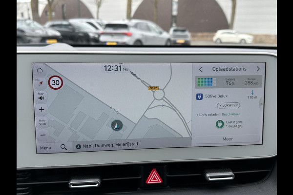 Hyundai IONIQ 5 Lounge 73kWh VAN: 30.900,- VOOR: 28.877,- UW LENTEVOORDEEL: 2.023,- | 100% SOH | AFNEEMBARE TREKHAAK| STOELVERWARMING + VENTILATIE| 360 CAMERA| HEAD-UP DISPLAY| ZONNEPANELENDAK |