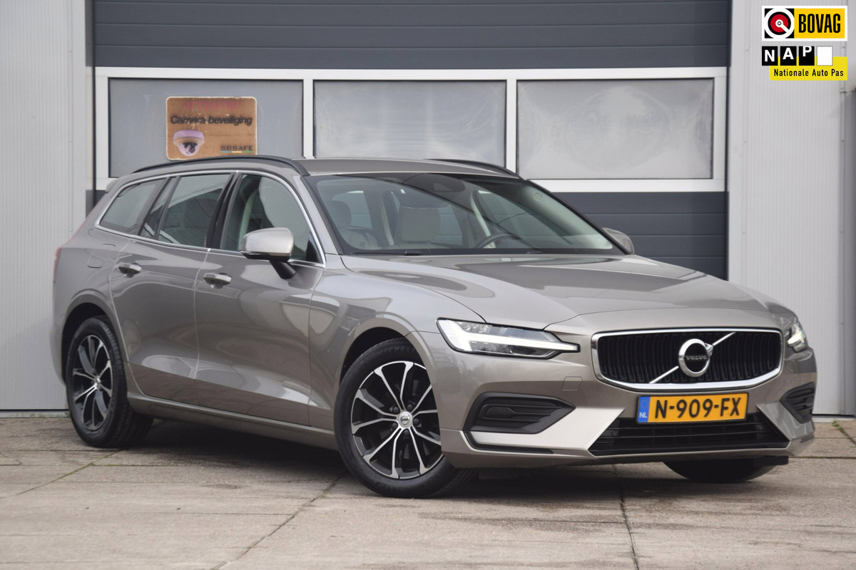 Volvo V60 2.0 B3 Momentum Business UITKLAPBARE TREKHAAK/LEDEREN BEKLEDING/COMFORT-STOELEN