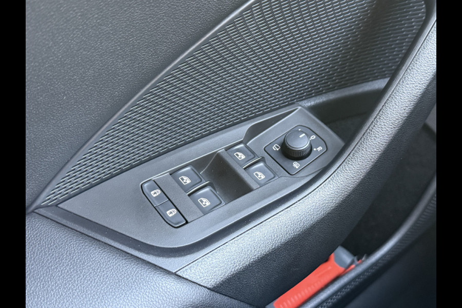 Škoda Octavia 1.0 e-TSI Business Edition | Draadloze lader | Carplay