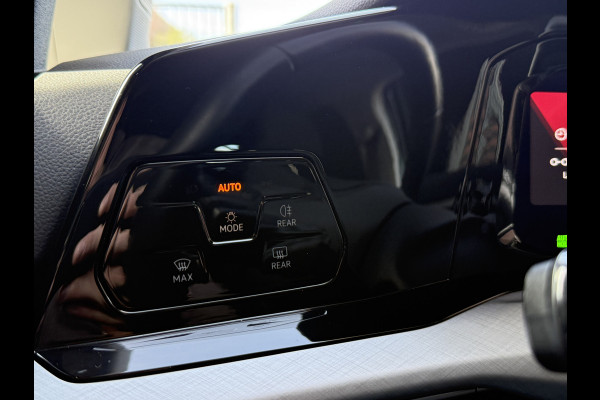 Volkswagen Golf Variant 1.0 TSI Life | Carplay | ACC | Draadloze lader