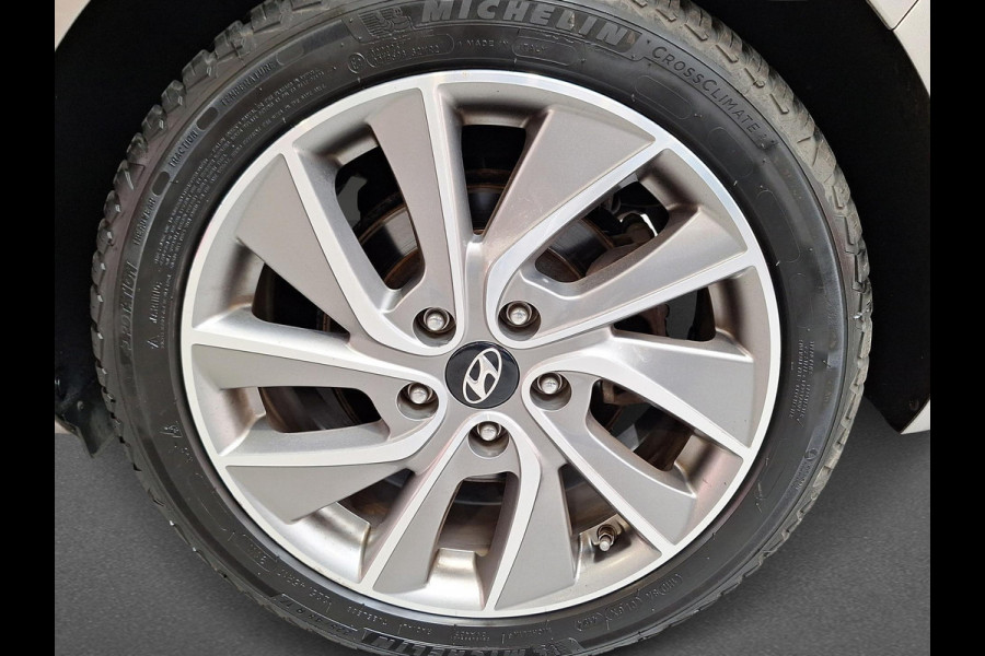 Hyundai i30 Fastback 1.0 T-GDI Premium | LED | Apple&Android auto