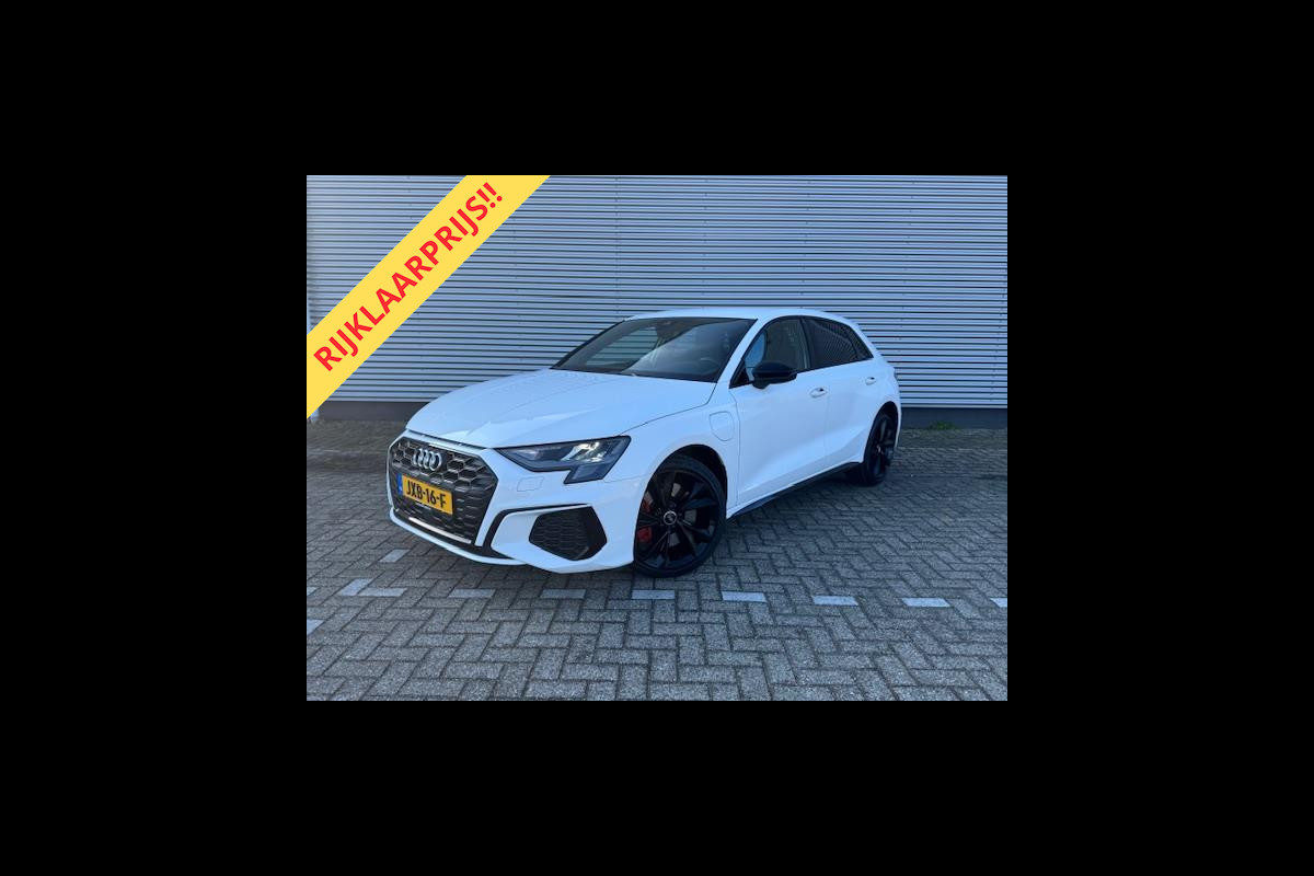 Audi A3 Sportback 45 TFSI e S Black edition Competition,Stoelverwarming,Carplay,Sportstoelen,