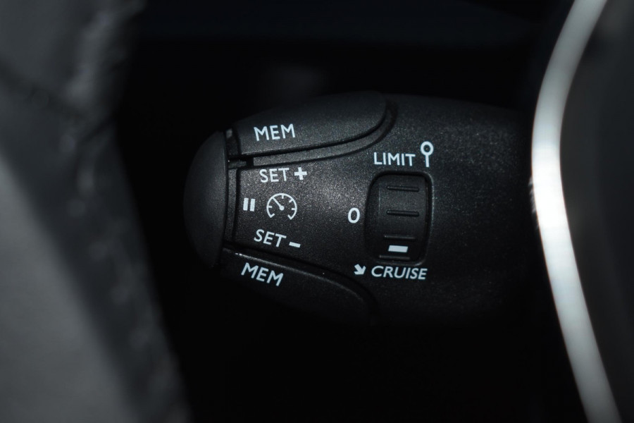 Peugeot 208 1.2 PureTech 100 PK Aut Allure | Carplay | Navi | PDC | Incl. garantie