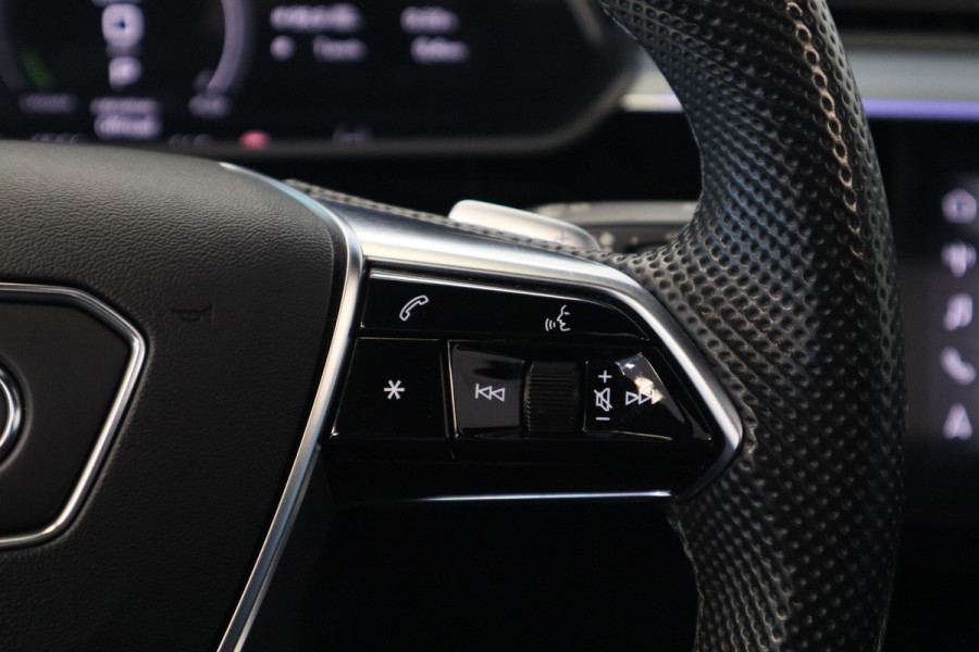 Audi e-tron 55 quattro S edition 95 kWh Panoramadak Memory 22'' ! 2e Paasdag geopend van 12.00 tot 17:00u !