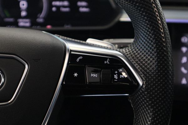 Audi e-tron 55 quattro S edition 95 kWh Panoramadak Memory 22'' ! 2e Paasdag geopend van 12.00 tot 17:00u !