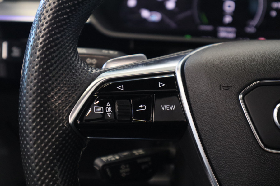 Audi e-tron 55 quattro S edition 95 kWh Panoramadak Memory 22'' ! 2e Paasdag geopend van 12.00 tot 17:00u !