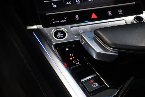 Audi e-tron 55 quattro S edition 95 kWh Panoramadak Memory 22'' ! 2e Paasdag geopend van 12.00 tot 17:00u !