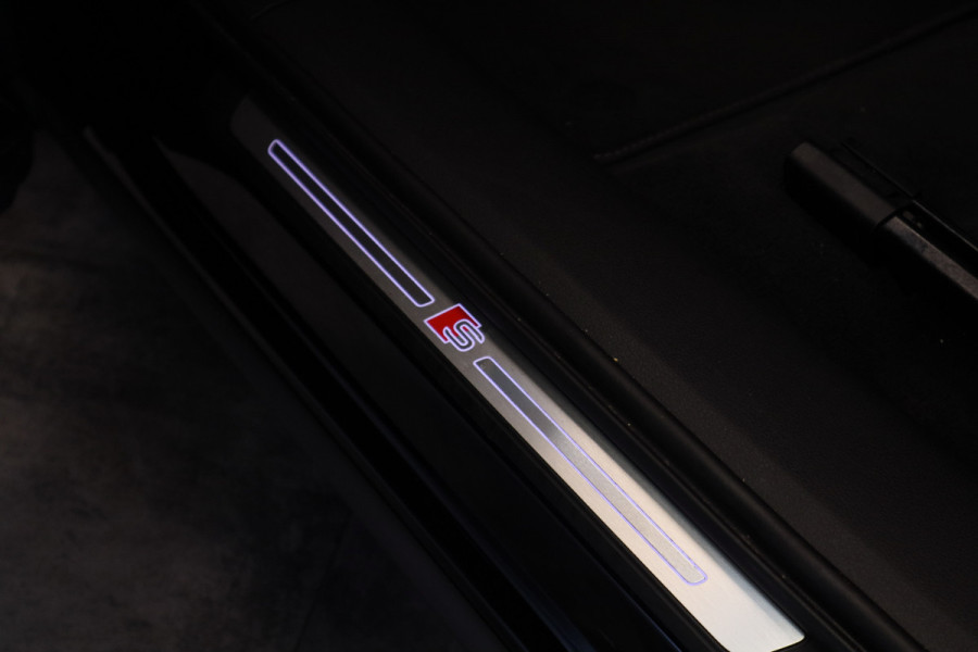 Audi e-tron 55 quattro S edition 95 kWh Panoramadak Memory 22'' ! 2e Paasdag geopend van 12.00 tot 17:00u !