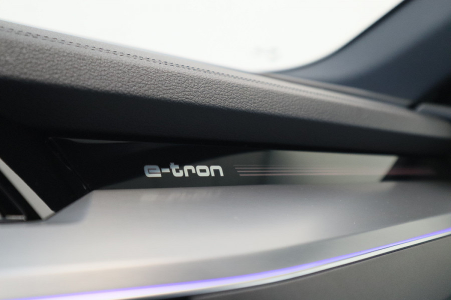 Audi e-tron 55 quattro S edition 95 kWh Panoramadak Memory 22'' ! 2e Paasdag geopend van 12.00 tot 17:00u !