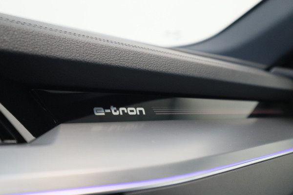 Audi e-tron 55 quattro S edition 95 kWh Panoramadak Memory 22'' ! 2e Paasdag geopend van 12.00 tot 17:00u !