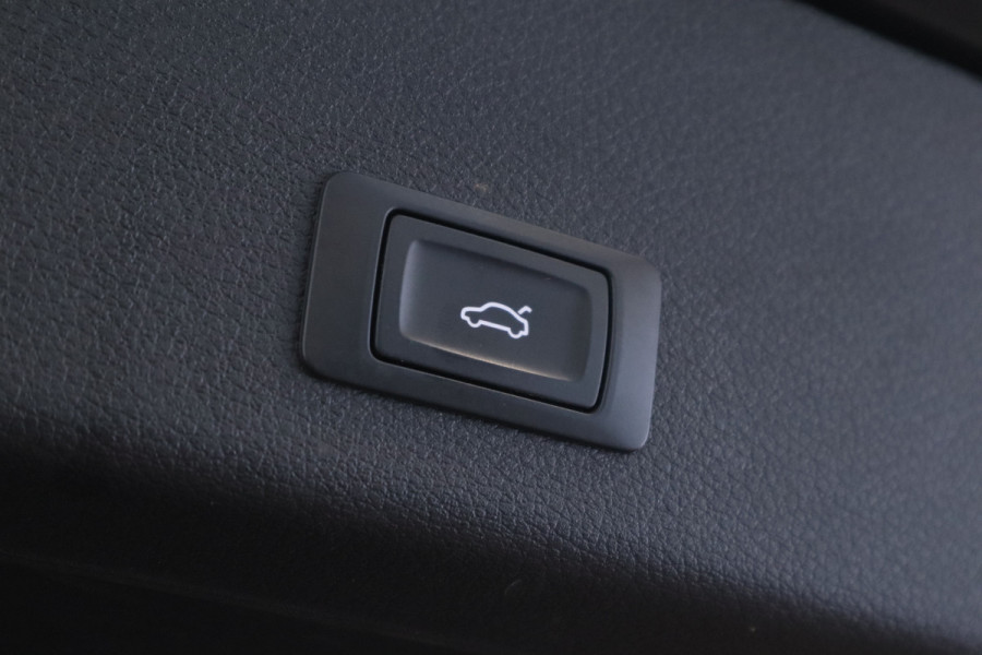 Audi e-tron 55 quattro S edition 95 kWh Panoramadak Memory 22'' ! 2e Paasdag geopend van 12.00 tot 17:00u !