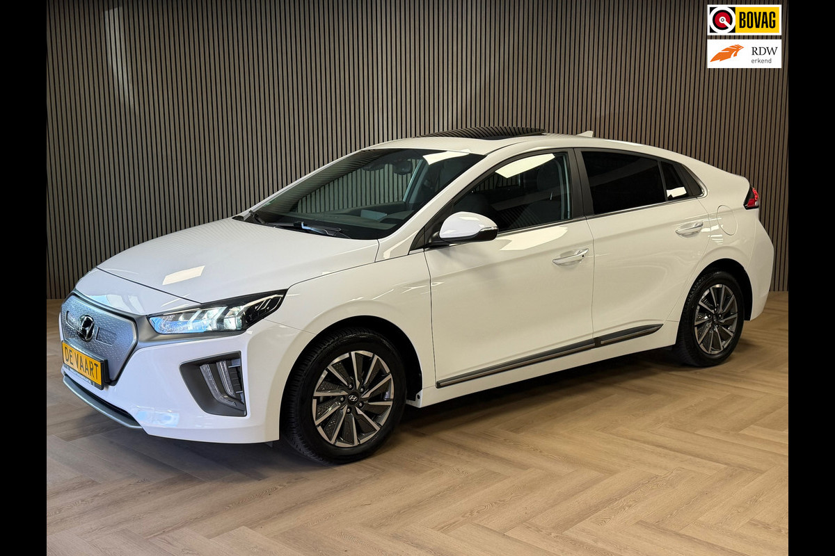Hyundai IONIQ STYLE EV 38 kWh SOH 93,4% AUT SCHUIFDAK STOEL/ STUURVERWARMING CAMERA NAVIGATIE APPLE CARPLAY CRUISE PDC AIRCO