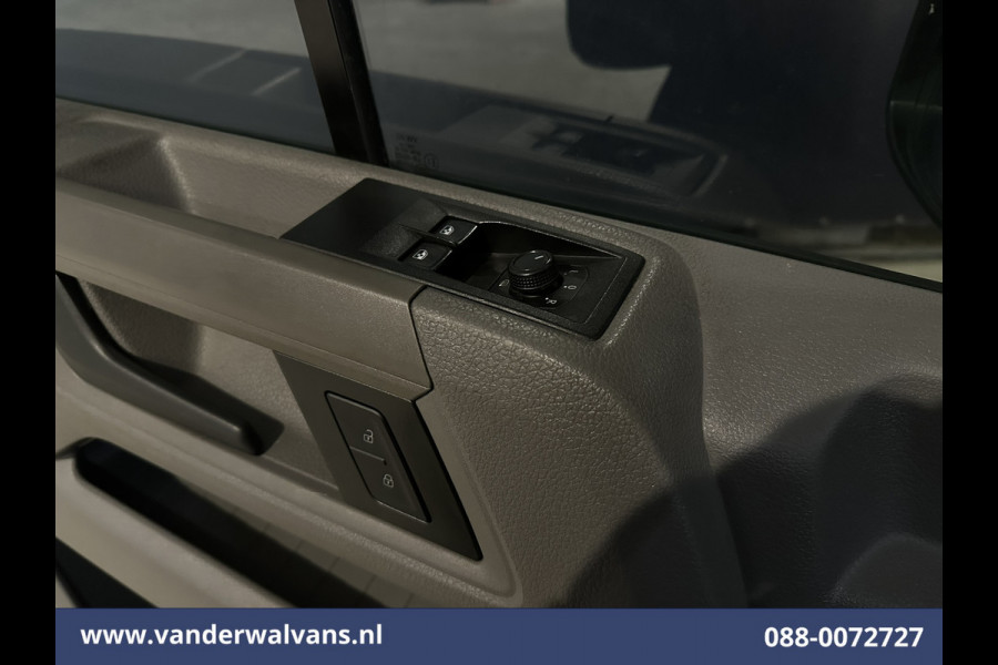 Volkswagen Crafter 2.0 TDI 140pk L3H3 L2H2 Euro6 Airco | Camera | Apple Carplay | Cruisecontrol Android Auto, Parkeersensoren, Bijrijdersbank, 3000kg Trekvermogen, zilver