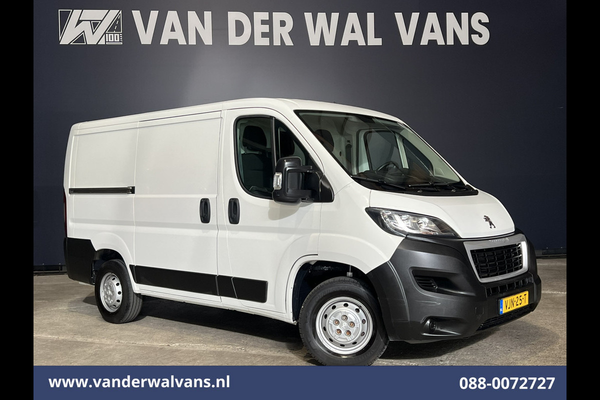 Peugeot Boxer 2.2 BlueHDi 120pk L1H1 Euro6 Airco | Camera | Navigatie | Trekhaak | Cruisecontrol Parkeersensoren, Bijrijdersbank