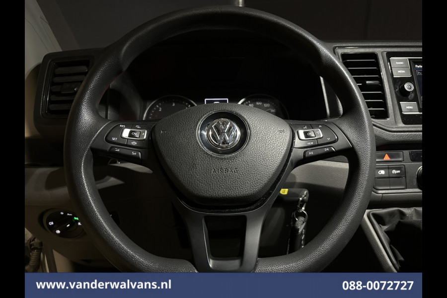 Volkswagen Crafter 2.0 TDI 141pk L3H3 L2H2 Euro6 Airco | Camera | Apple Carplay | Cruisecontrol | Chauffeursstoel Parkeersensoren, Bijrijdersbank, 3000kg trekvermogen,  Android Auto