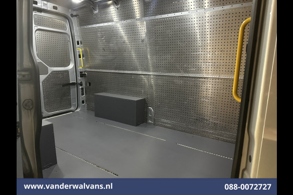 Volkswagen Crafter 2.0 TDI 141pk L3H3 L2H2 Euro6 Airco | Camera | Apple Carplay | Cruisecontrol | Chauffeursstoel Parkeersensoren, Bijrijdersbank, 3000kg trekvermogen,  Android Auto