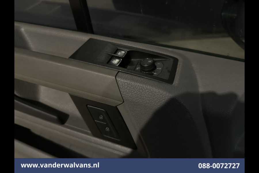 Volkswagen Crafter 2.0 TDI 141pk L3H3 L2H2 Euro6 Airco | Camera | Apple Carplay | Cruisecontrol | Chauffeursstoel Parkeersensoren, Bijrijdersbank, 3000kg trekvermogen,  Android Auto