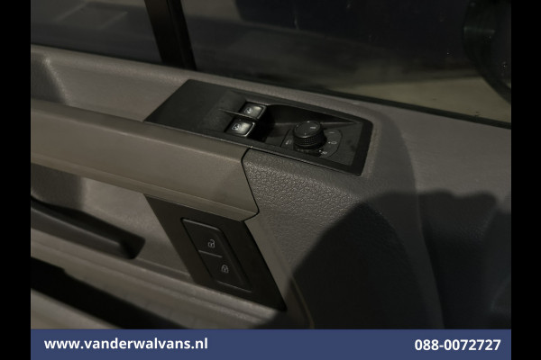 Volkswagen Crafter 2.0 TDI 141pk L3H3 L2H2 Euro6 Airco | Camera | Apple Carplay | Cruisecontrol | Chauffeursstoel Parkeersensoren, Bijrijdersbank, 3000kg trekvermogen,  Android Auto
