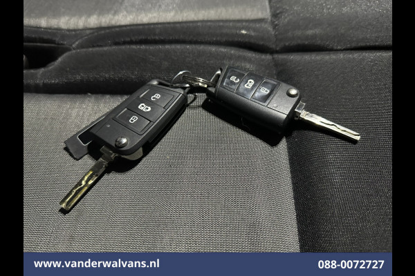 Volkswagen Crafter 2.0 TDI 141pk L3H3 L2H2 Euro6 Airco | Camera | Apple Carplay | Cruisecontrol | Chauffeursstoel Parkeersensoren, Bijrijdersbank, 3000kg trekvermogen,  Android Auto