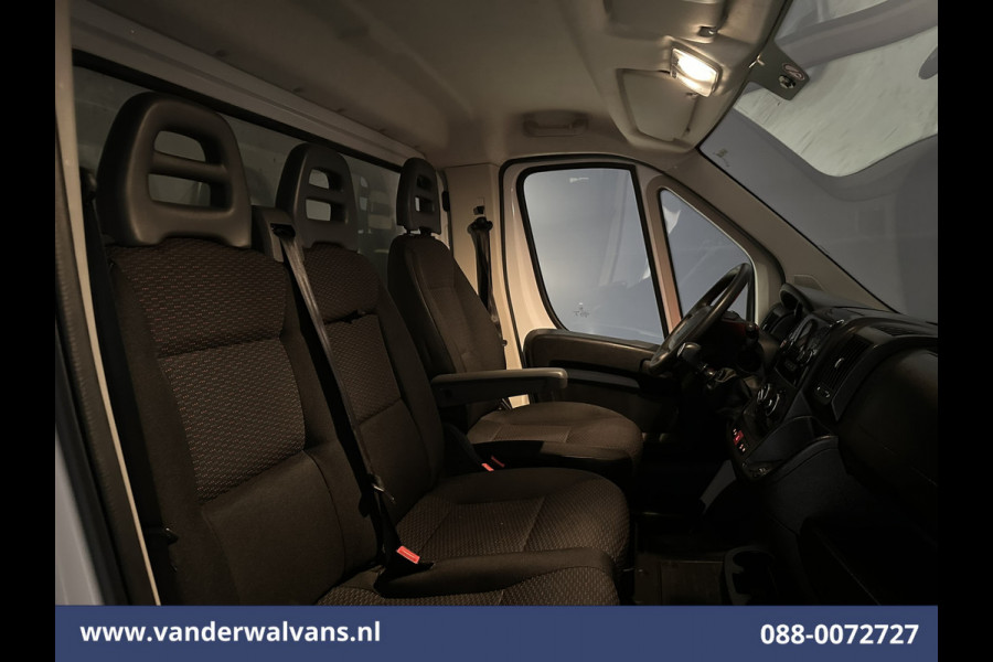 Peugeot Boxer 2.2 BlueHDi 141pk Bakwagen 436cm Lang Laadklep Euro6 Airco | Cruisecontrol | 1055kg laadvermogen Bijrijdersbank