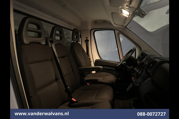 Peugeot Boxer 2.2 BlueHDi 141pk Bakwagen 436cm Lang Laadklep Euro6 Airco | Cruisecontrol | 1055kg laadvermogen Bijrijdersbank