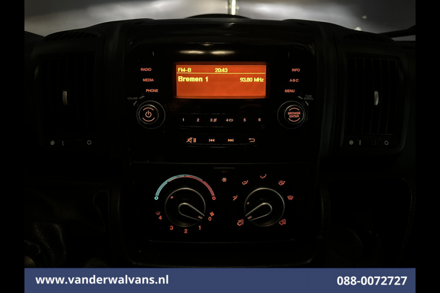 Peugeot Boxer 2.2 BlueHDi 141pk Bakwagen 436cm Lang Laadklep Euro6 Airco | Cruisecontrol | 1055kg laadvermogen Bijrijdersbank