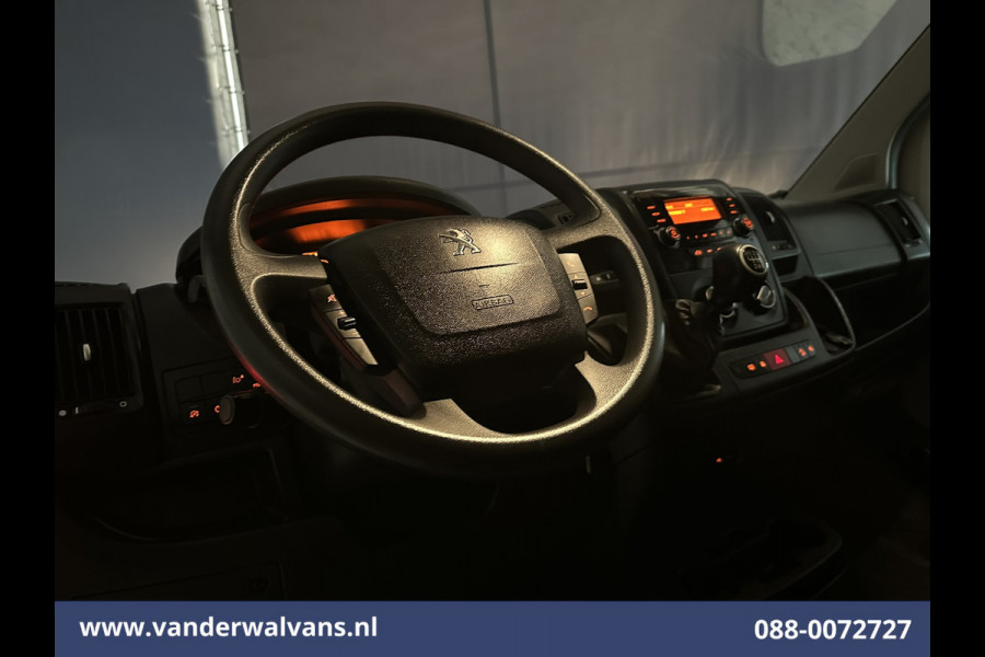 Peugeot Boxer 2.2 BlueHDi 141pk Bakwagen 436cm Lang Laadklep Euro6 Airco | Cruisecontrol | 1055kg laadvermogen Bijrijdersbank