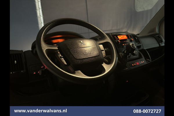 Peugeot Boxer 2.2 BlueHDi 141pk Bakwagen 436cm Lang Laadklep Euro6 Airco | Cruisecontrol | 1055kg laadvermogen Bijrijdersbank
