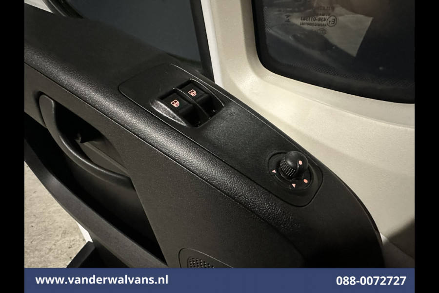 Peugeot Boxer 2.2 BlueHDi 141pk Bakwagen 436cm Lang Laadklep Euro6 Airco | Cruisecontrol | 1055kg laadvermogen Bijrijdersbank