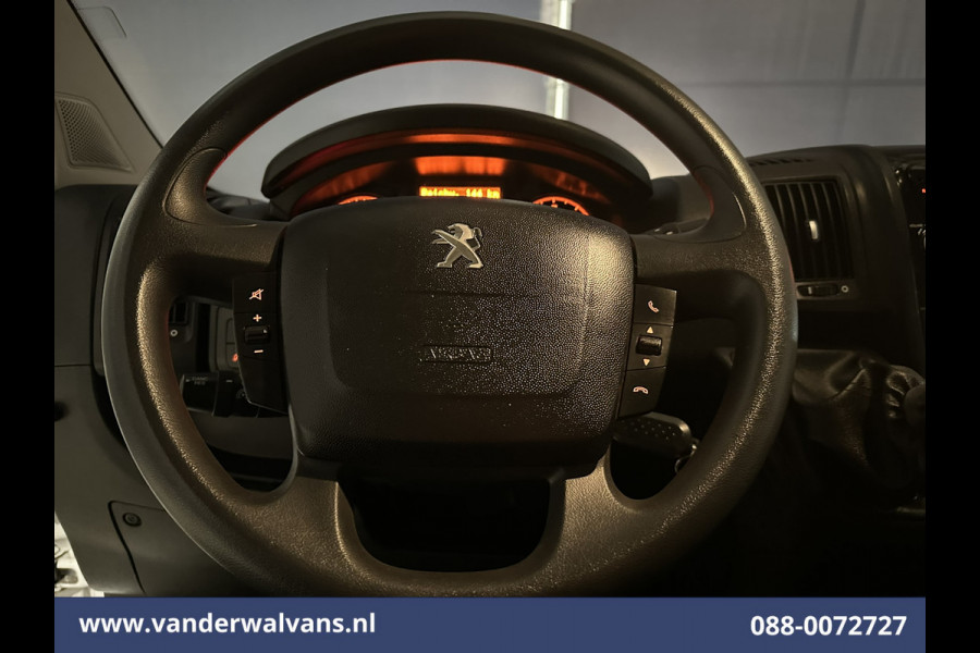 Peugeot Boxer 2.2 BlueHDi 141pk Bakwagen 436cm Lang Laadklep Euro6 Airco | Cruisecontrol | 1055kg laadvermogen Bijrijdersbank