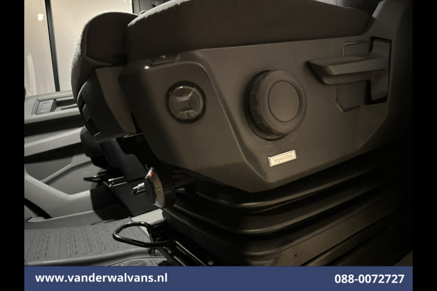 Volkswagen Crafter 2.0 TDI 141pk L3H3 L2H2 Euro6 Airco | Camera | Apple Carplay | Android Auto | Cruisecontrol | Massagestoel Chauffeursstoel, 2800kg trekvermogen