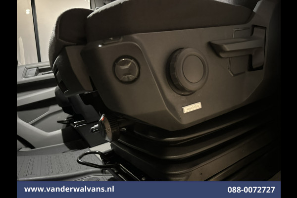 Volkswagen Crafter 2.0 TDI 141pk L3H3 L2H2 Euro6 Airco | Camera | Apple Carplay | Android Auto | Cruisecontrol | Massagestoel Chauffeursstoel, 2800kg trekvermogen