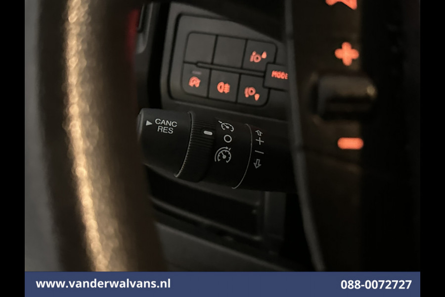 Peugeot Boxer 2.2 BlueHDi 141pk Bakwagen 436cm Lang Laadklep Euro6 Airco | Cruisecontrol | 1055kg laadvermogen Camera, Bijrijdersbank