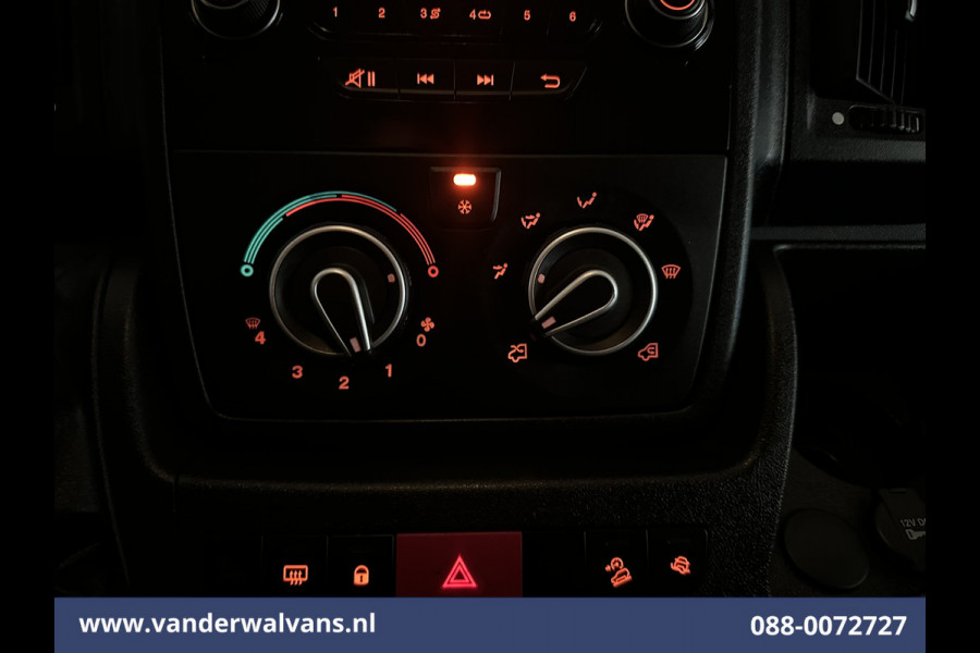 Peugeot Boxer 2.2 BlueHDi 141pk Bakwagen 436cm Lang Laadklep Euro6 Airco | Cruisecontrol | 1055kg laadvermogen Camera, Bijrijdersbank
