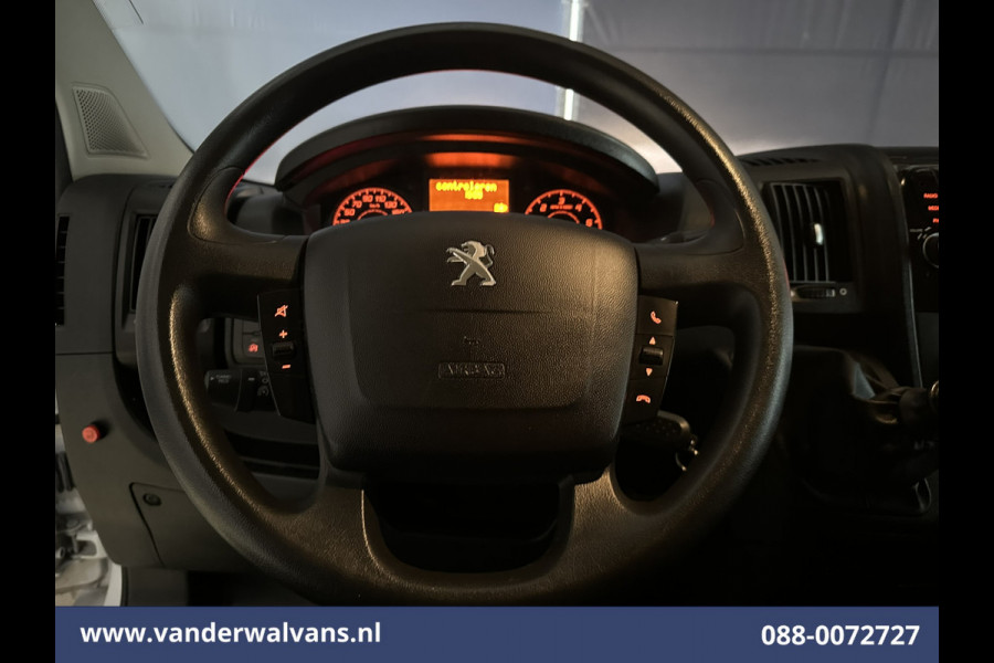 Peugeot Boxer 2.2 BlueHDi 141pk Bakwagen 436cm Lang Laadklep Euro6 Airco | Cruisecontrol | 1055kg laadvermogen Camera, Bijrijdersbank