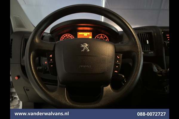 Peugeot Boxer 2.2 BlueHDi 141pk Bakwagen 436cm Lang Laadklep Euro6 Airco | Cruisecontrol | 1055kg laadvermogen Camera, Bijrijdersbank