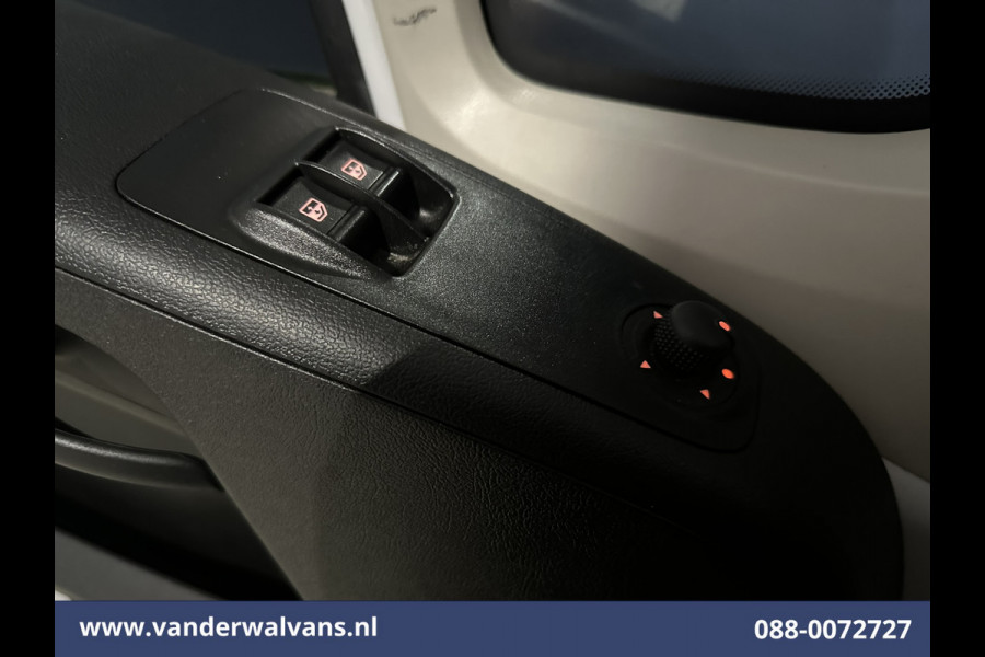 Peugeot Boxer 2.2 BlueHDi 141pk Bakwagen 436cm Lang Laadklep Euro6 Airco | Cruisecontrol | 1055kg laadvermogen Camera, Bijrijdersbank