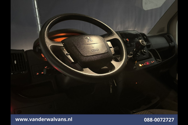 Peugeot Boxer 2.2 BlueHDi 141pk Bakwagen 436cm Lang Laadklep Euro6 Airco | Cruisecontrol | 1085kg laadvermogen Bijrijdersbank