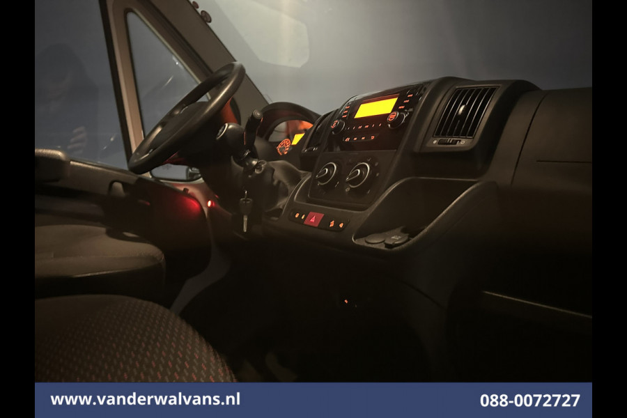 Peugeot Boxer 2.2 BlueHDi 141pk Bakwagen 436cm Lang Laadklep Euro6 Airco | Cruisecontrol | 1085kg laadvermogen Bijrijdersbank.