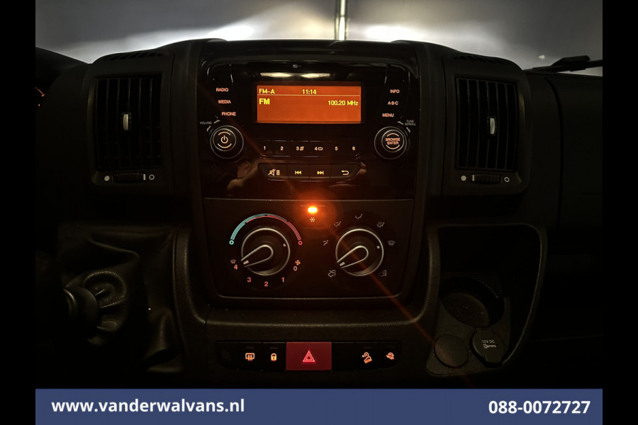 Peugeot Boxer 2.2 BlueHDi 141pk Bakwagen 436cm Lang Laadklep Euro6 Airco | 1055kg laadvermogen | Cruisecontrol Bijrijdersbank.