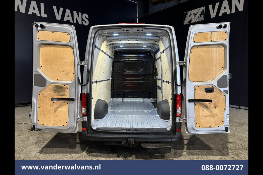 Volkswagen Crafter 2.0 TDI 141pk L3H3 L2H2 Euro6 Airco | 3000kg Trekhaak | Cruisecontrol | Chauffeursstoel Bijrijdersbank