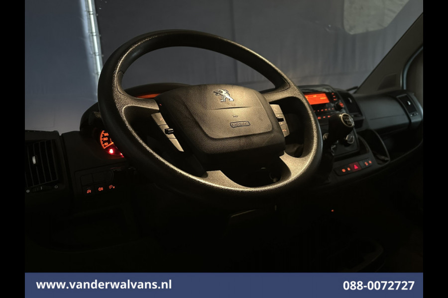 Peugeot Boxer 2.2 BlueHDi 141pk Bakwagen 436cm Lang Laadklep Euro6 Airco | Cruisecontrol | 985kg laadvermogen Bijrijdersbank